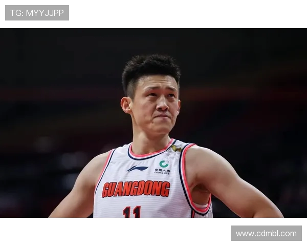 周鹏:从篮球场上的传奇到生活中的奋斗者,见证成长与坚持的故事